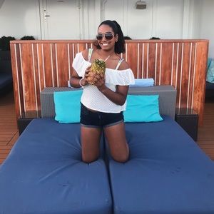 Meet your Posher, Samira